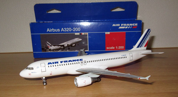 1/200 ホーガン・ウイングス AF A320-200