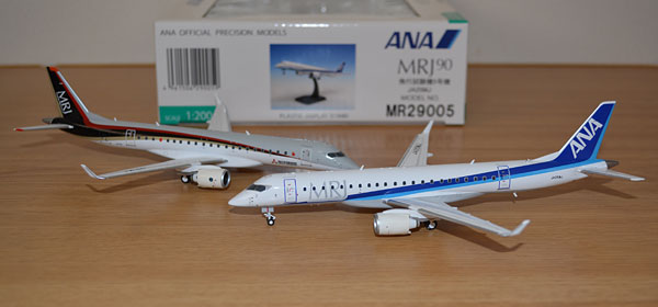 1/200 全日空商事 三菱航空機 MRJ90 JA25MJ