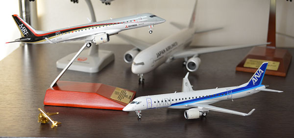 1/200 全日空商事 三菱航空機 MRJ90 JA25MJ