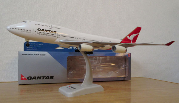 1/200 ホーガン・ウイングス QANTAS B747-400